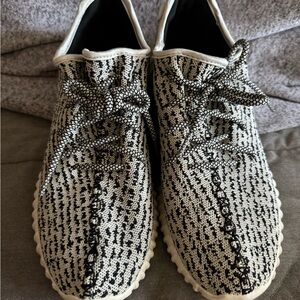 Adidas Yeezy turtle dove men’s size 10